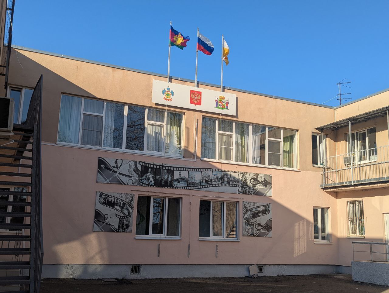 Фотография школы.